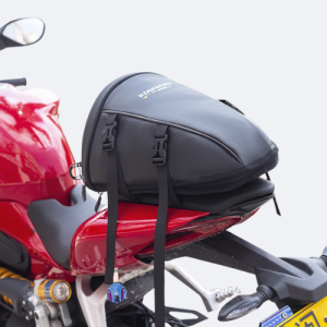Sacoche-de-selle-moto-cuir-image-principale-univers-sacoche.png